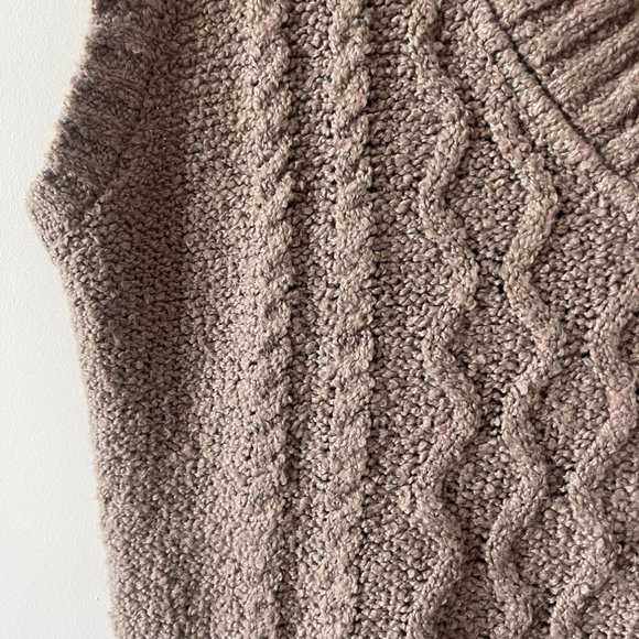 Pink Rose Cropped Sweater Vest - Picture 3 of 4